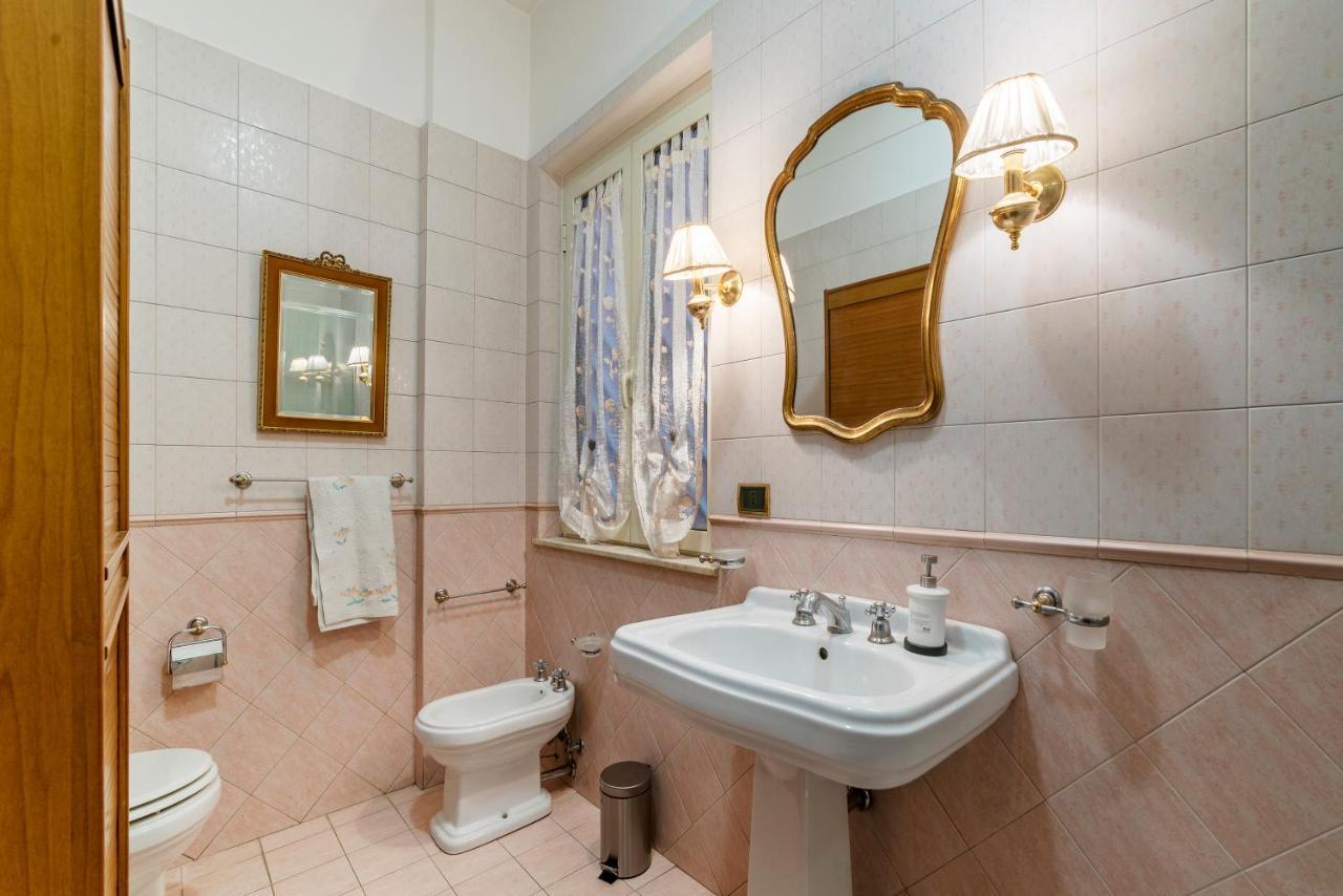 Monteverde Roomy Apartment Sun And Flowers Rome Exterior photo